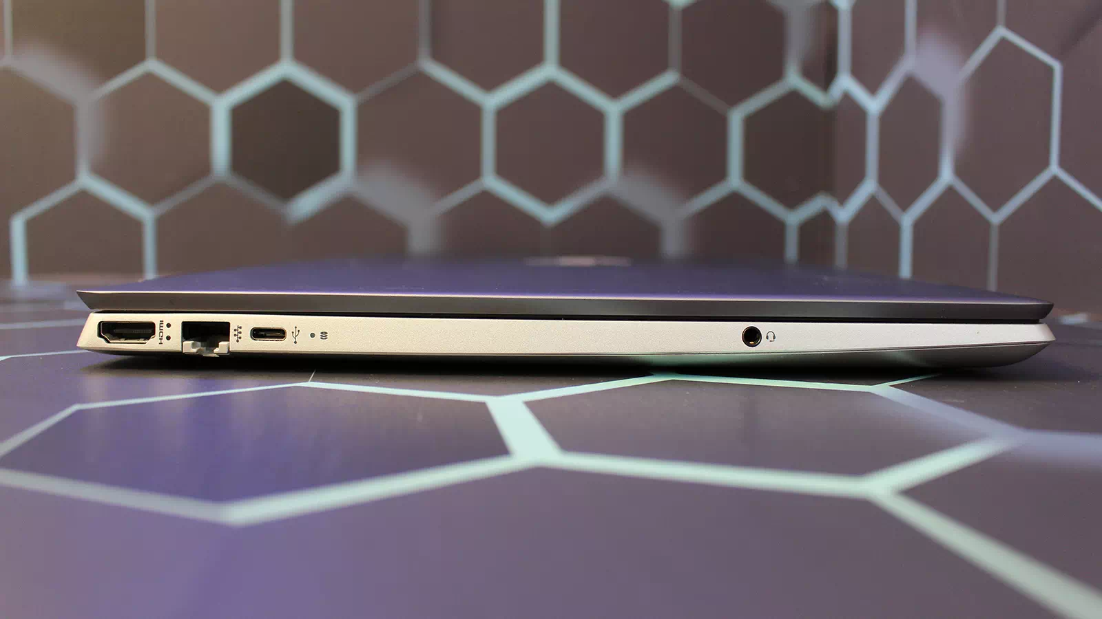 левая сторона ноутбука HP Pavilion 15 левая сторона ноутбука HP Pavilion 15