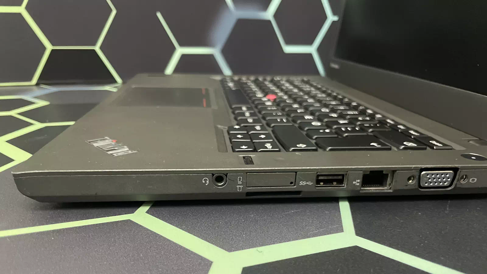 правая сторона ноутбука Lenovo Thinkpad T440